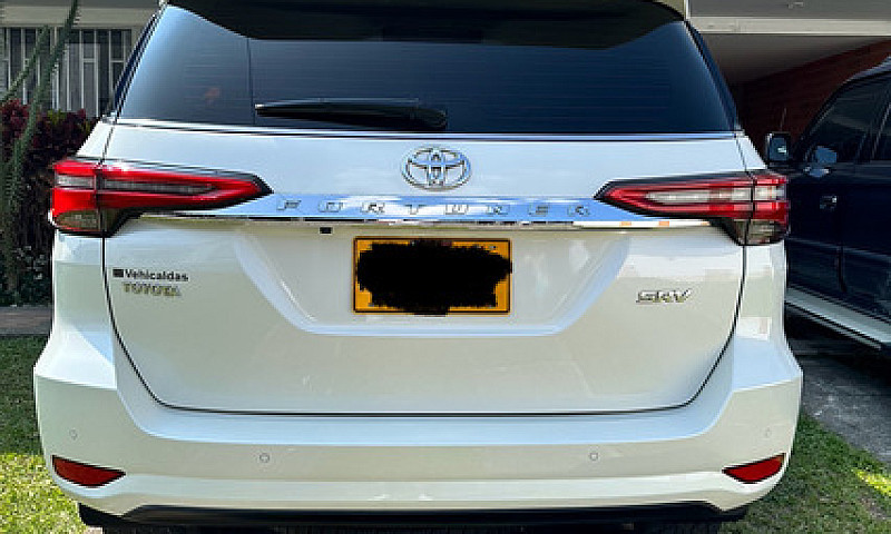 Toyota Fortuner 2.8L...
