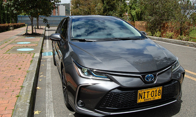 Toyota Corolla 1.8 H...