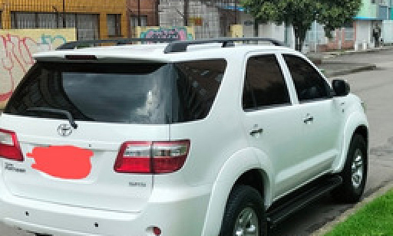 Toyota Fortuner 2.7L...