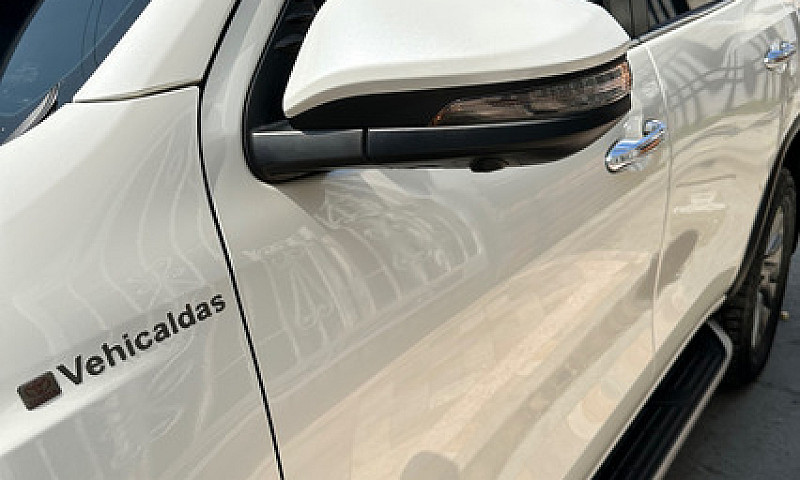 Toyota Fortuner 2.8L...