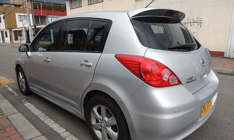 Nissan Tiida 1.8 Pre...