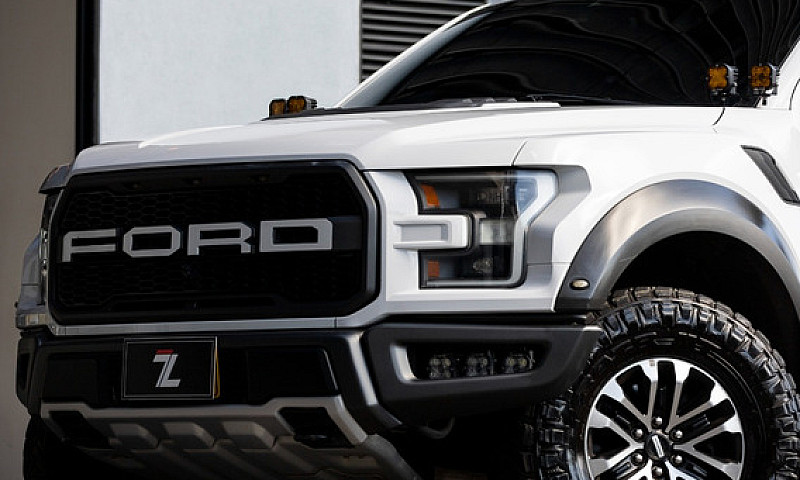 Ford F-150 Raptor 3....