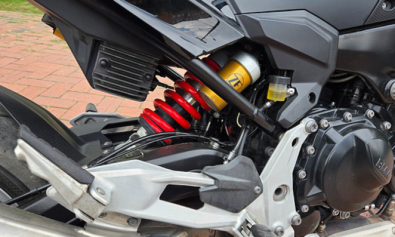 Bmw F900R...