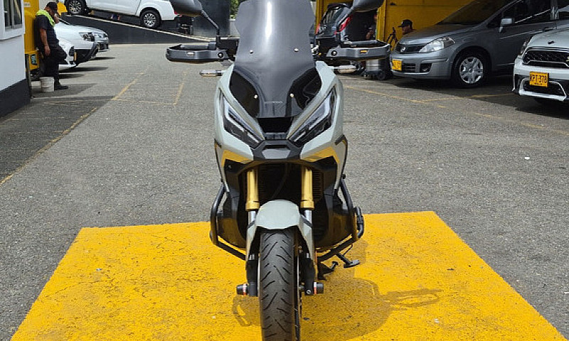 Honda Adv750P 2023...