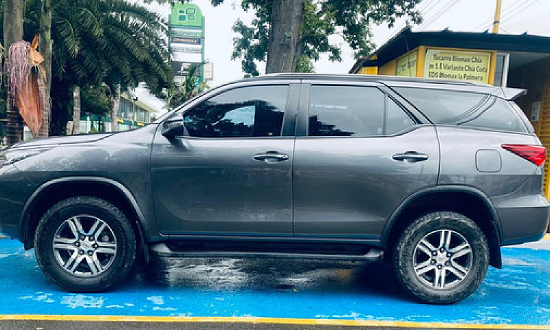 Toyota Fortuner 2.4 ...