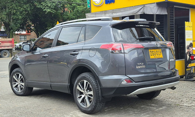 Toyota Rav4 2.0 Stre...