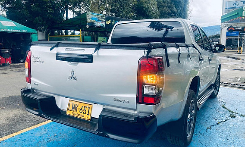 Mitsubishi 2.5 Sport...