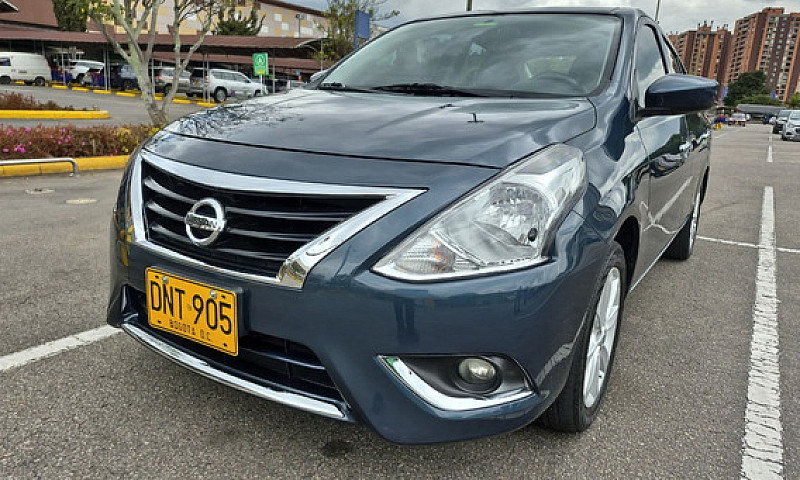 Nissan Versa 1.6 Adv...