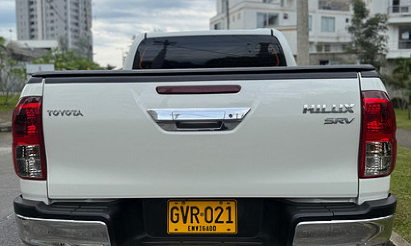 Toyota Hilux 2.8L...