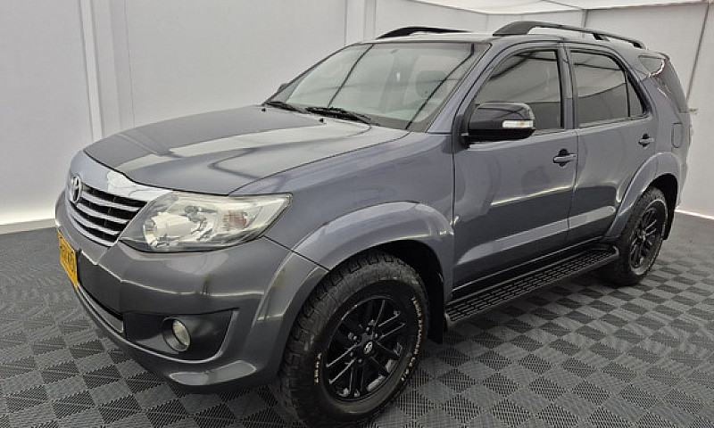 Toyota Fortuner 2.7L...
