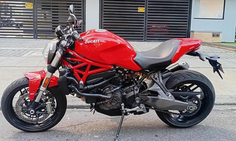 Ducati Monster 821 2...