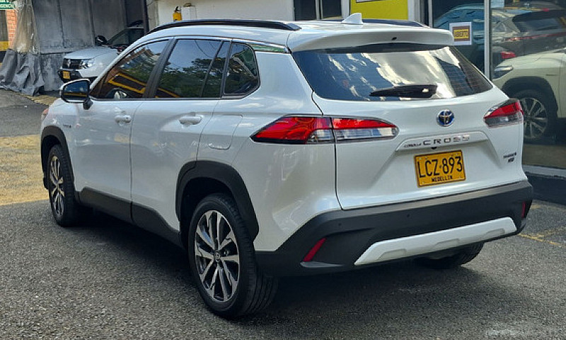 Toyota Corolla Cross...