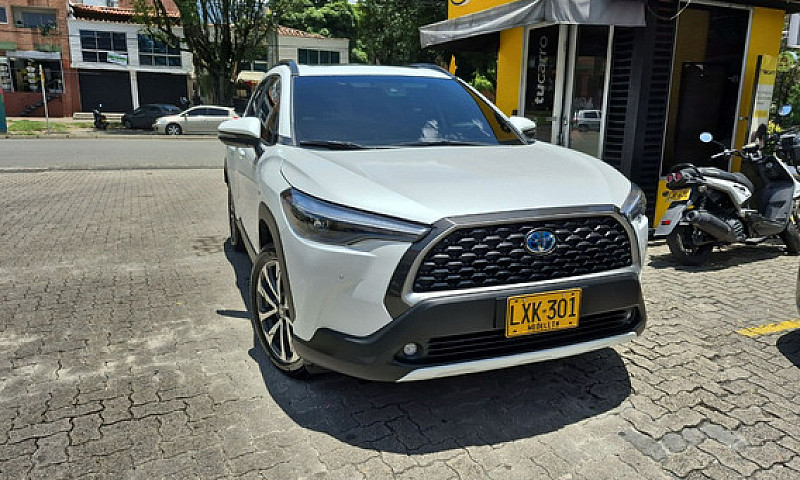 Toyota Corolla Cross...