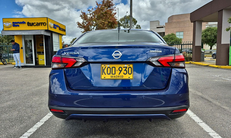 Nissan Versa 1.6 Adv...