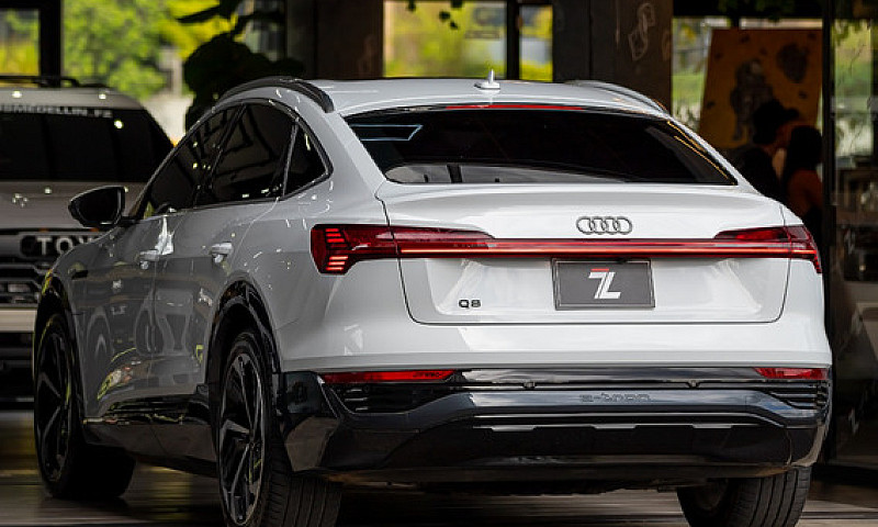 Audi Q8 E-Tron Quatr...