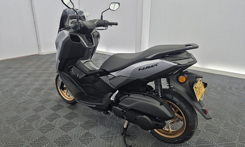 Yamaha Nmax...