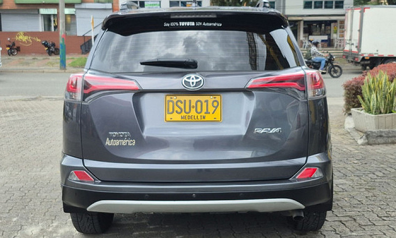 Toyota Rav4 2.0 Stre...