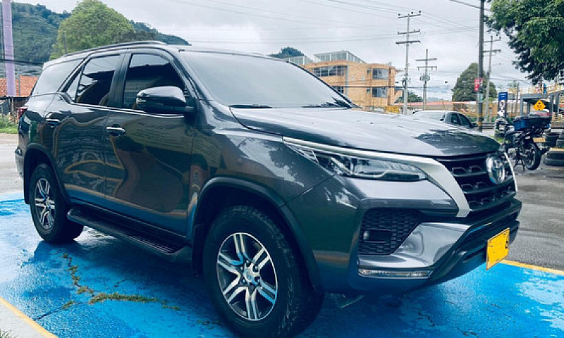Toyota Fortuner 2.4 ...