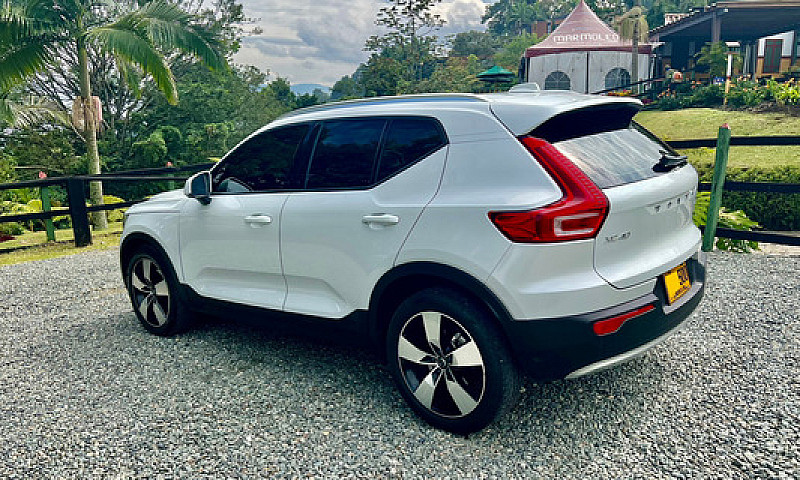 Volvo Xc40 T4 Moment...