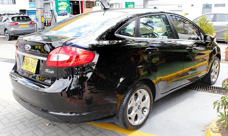 Ford Fiesta Se 2012...