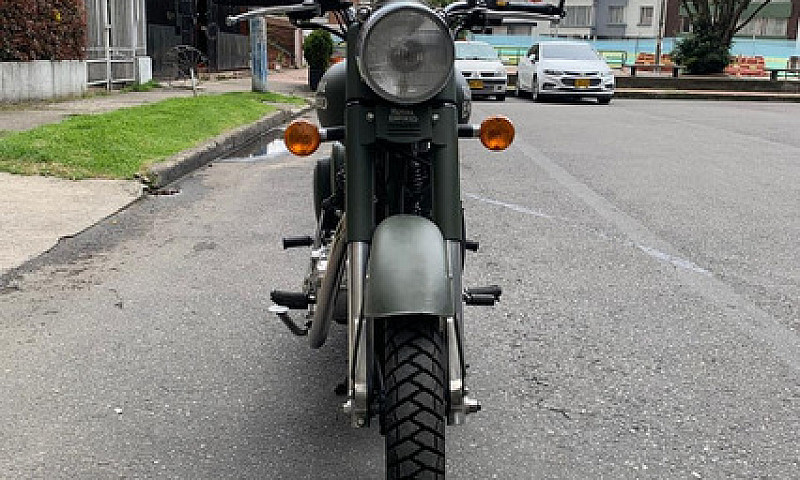 Royal Enfield Classi...