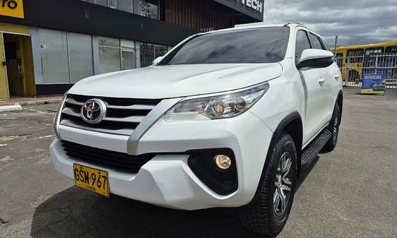 Toyota Fortuner 2.8L...