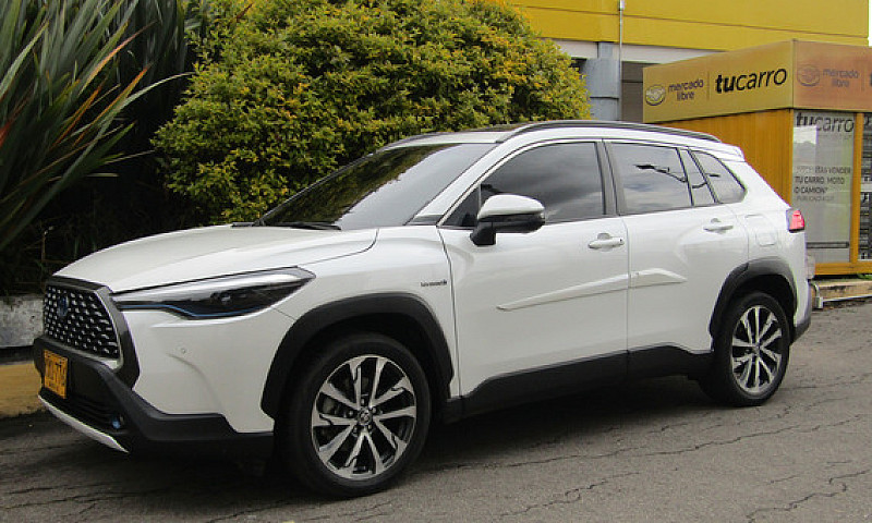 Toyota Corolla Cross...