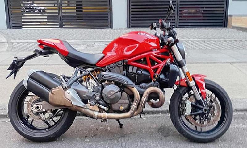 Ducati Monster 821 2...