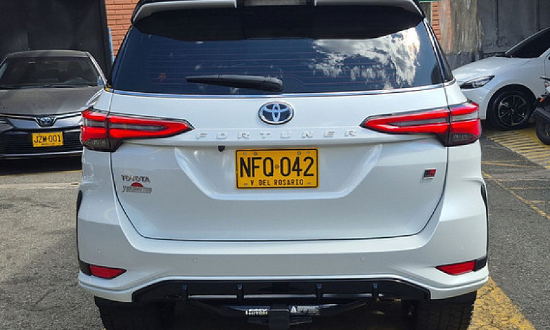 Toyota Fortuner 2.8 ...