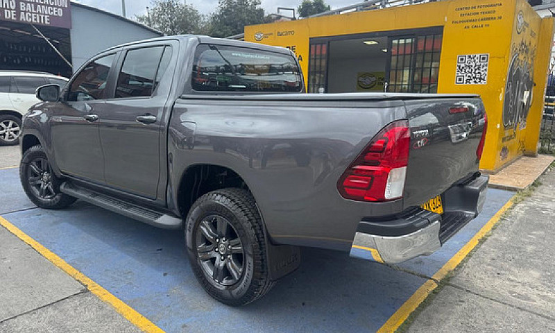 Toyota Hilux 2.4 Mec...