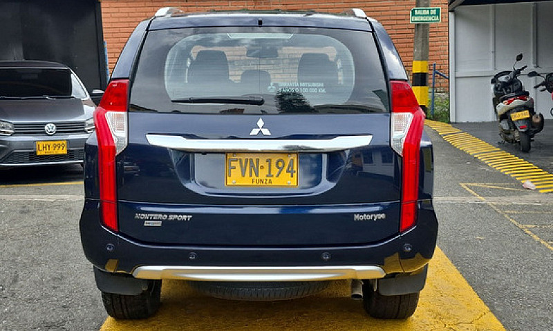 Mitsubishi Montero 3...