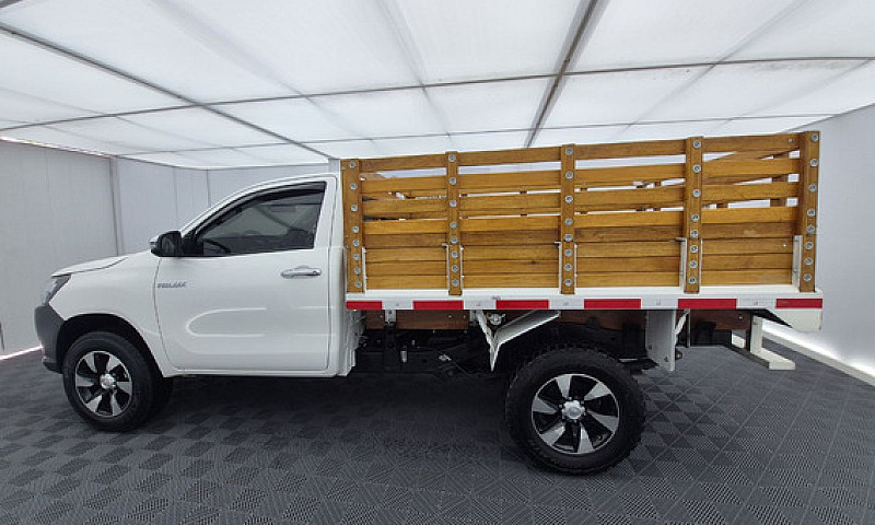 Toyota Hilux 2.7L Es...
