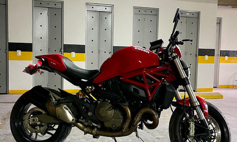 Ducati Monster 821 S...