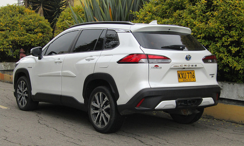 Toyota Corolla Cross...