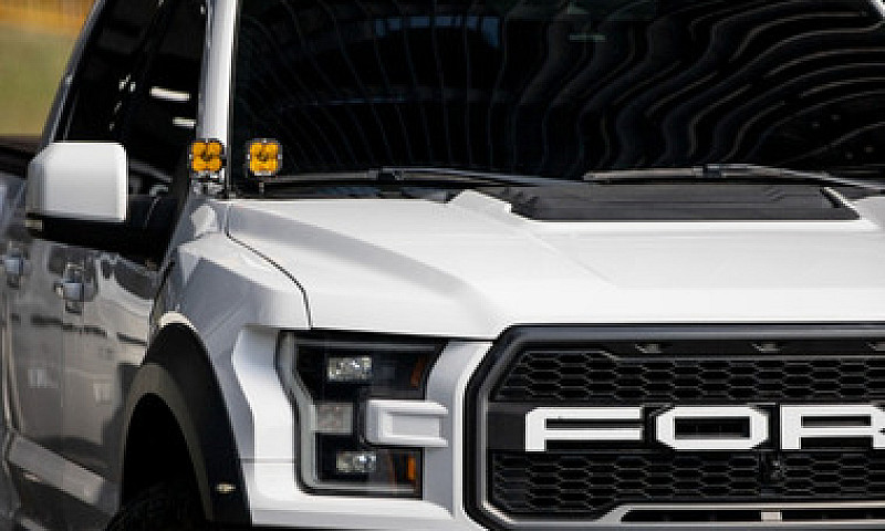 Ford F-150 Raptor 3....