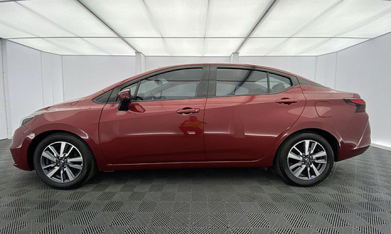 Nissan Versa 1.6 Adv...