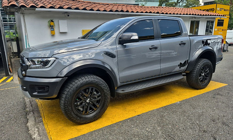 Ford Ranger Raptor 2...