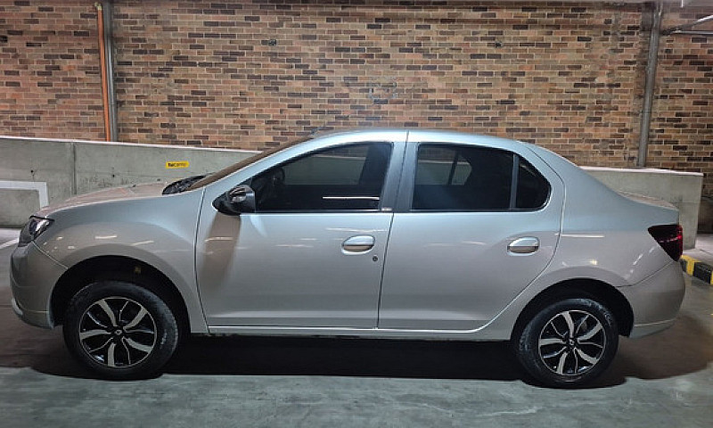Renault Logan 1.6 At...