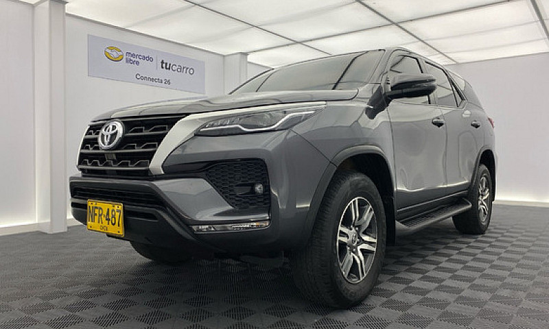 Toyota Fortuner 2.8L...