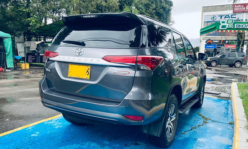 Toyota Fortuner 2.4 ...