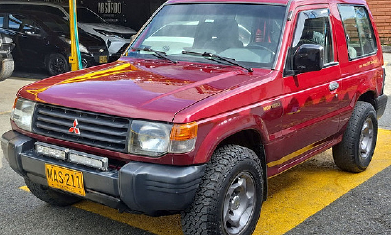Mitsubishi Montero 2...