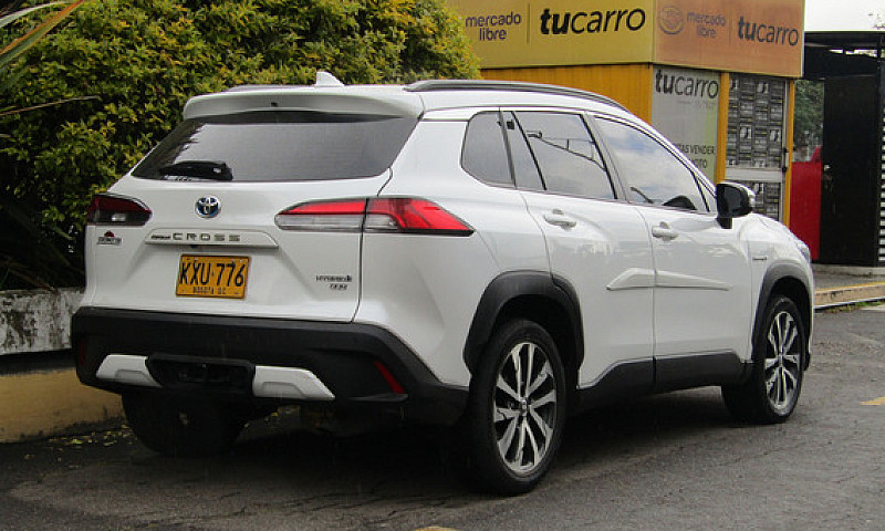 Toyota Corolla Cross...
