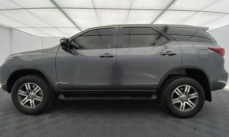 Toyota Fortuner 2.8L...
