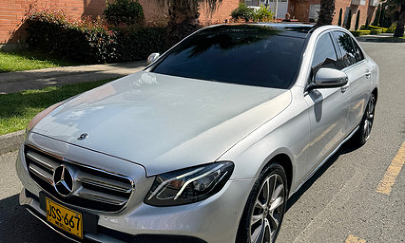 Mercedes-Benz E200 E...