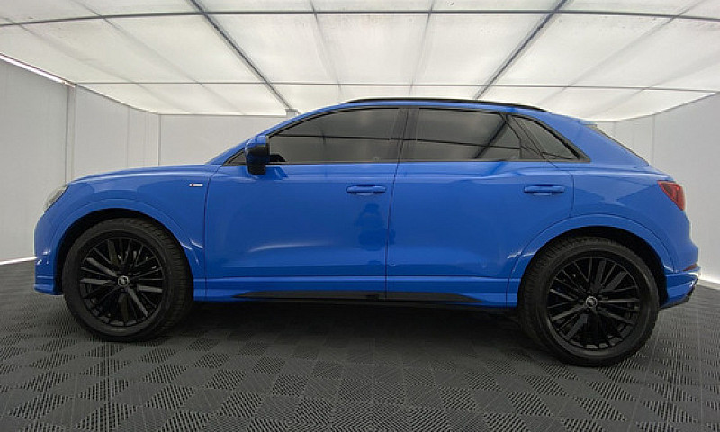Audi Q3 ...