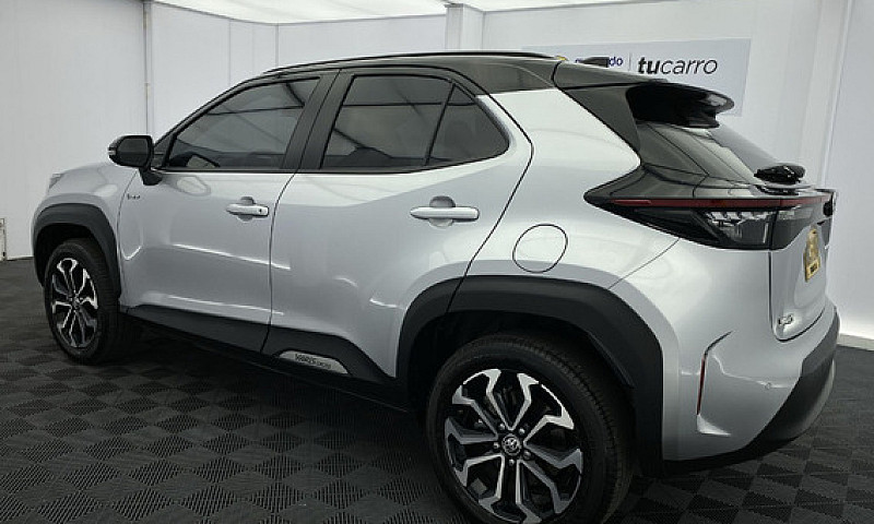 Toyota Yaris Cross 1...