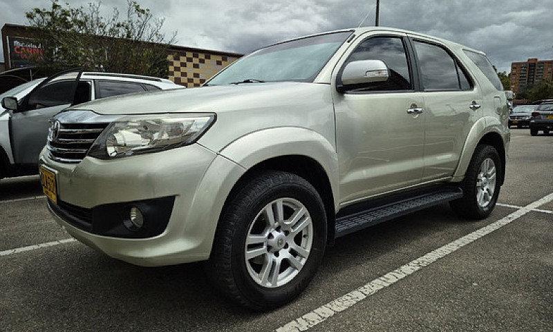 Toyota Fortuner 2.7L...