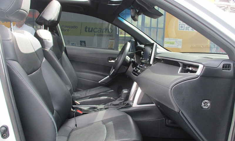 Toyota Corolla Cross...