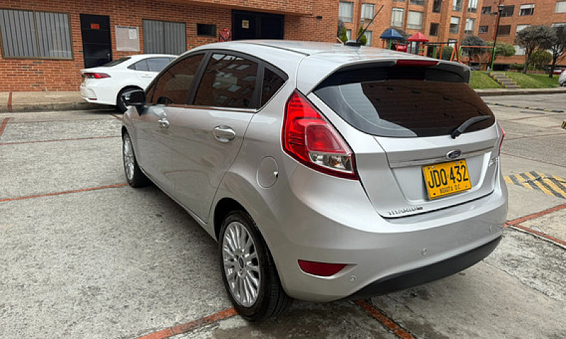 Ford Fiesta 1.6 Tita...