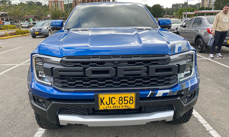 Ford Ranger Raptor 3...